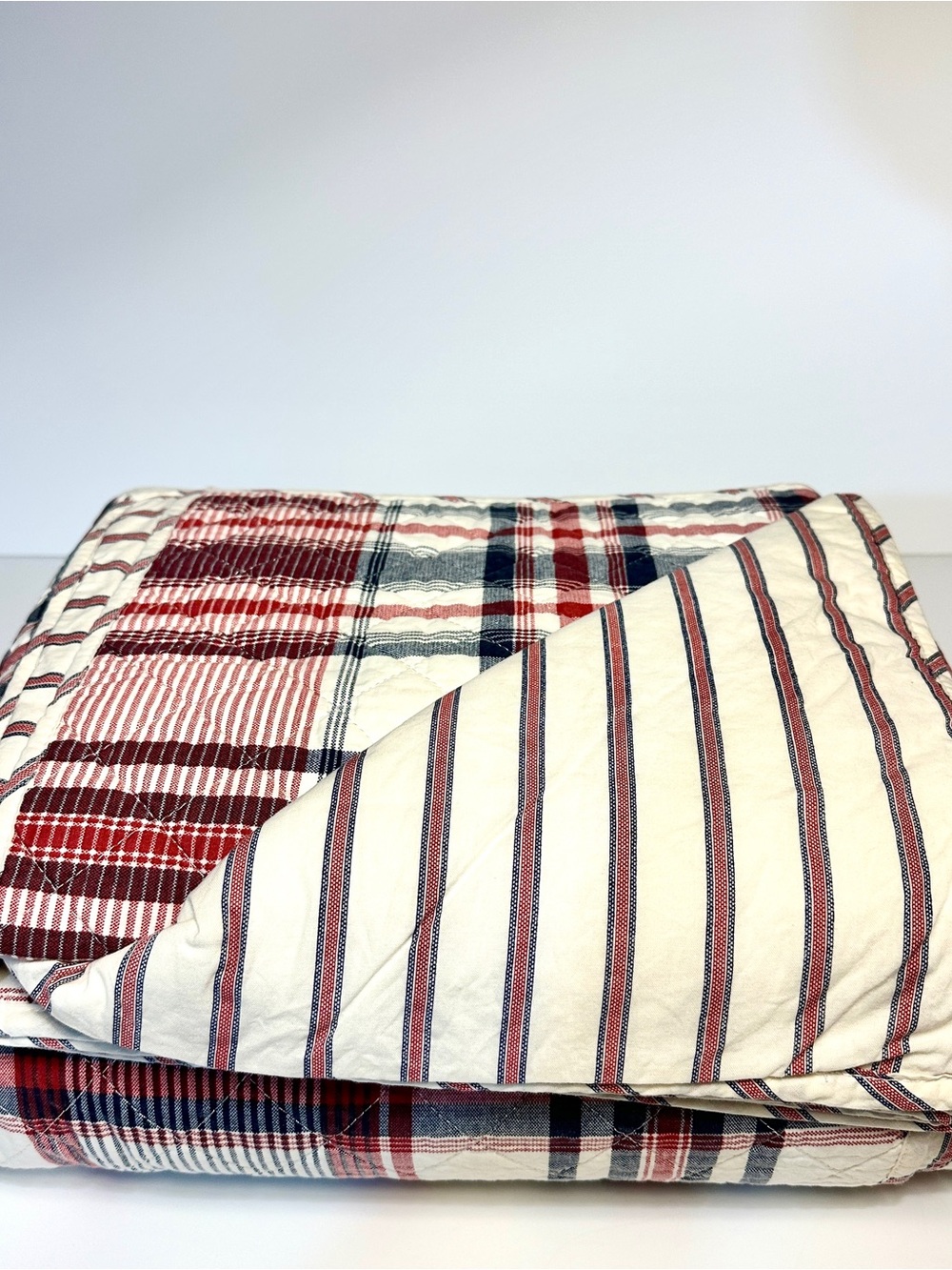 Tommy Hilfiger Red, White & Navy Reversible Quilted Throw + 2 Shams • Full/Queen